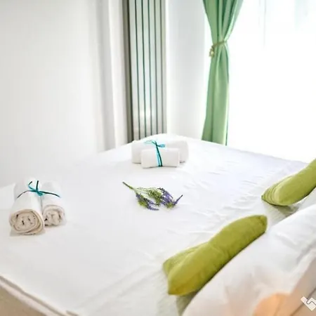 Apartment De Lux Alezzi *